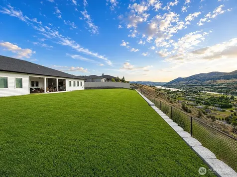 2858 SE Falcon View Drive East Wenatchee WA 98802