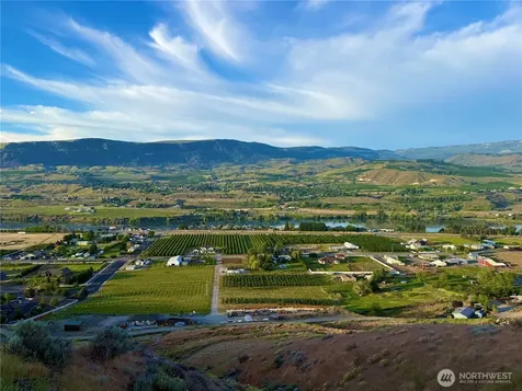 2858 SE Falcon View Drive East Wenatchee WA 98802