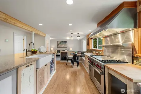 816 151st Place SW Lynnwood WA 98087