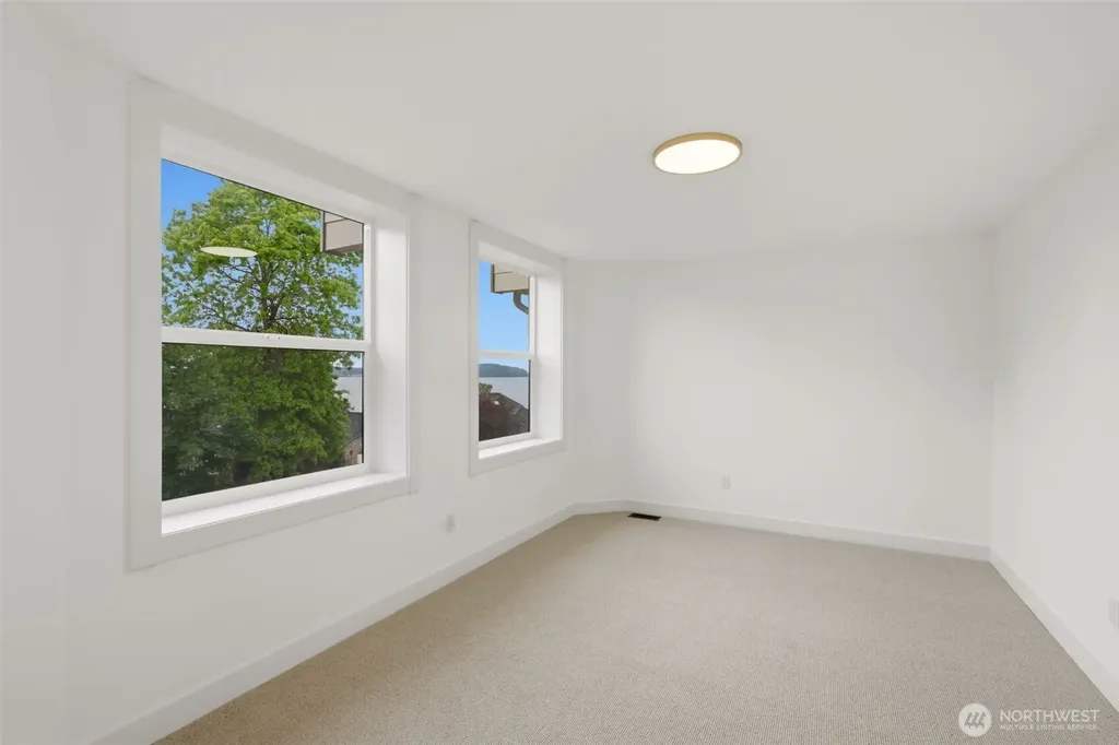 57 Chapman Loop Steilacoom WA 98388