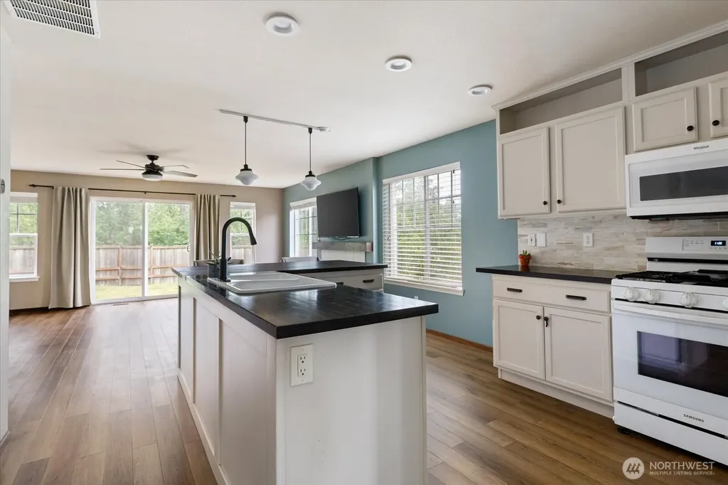 1958 SW Rock Rose Drive Oak Harbor WA 98277
