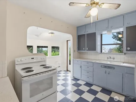 5821 3rd Avenue NW Seattle WA 98107