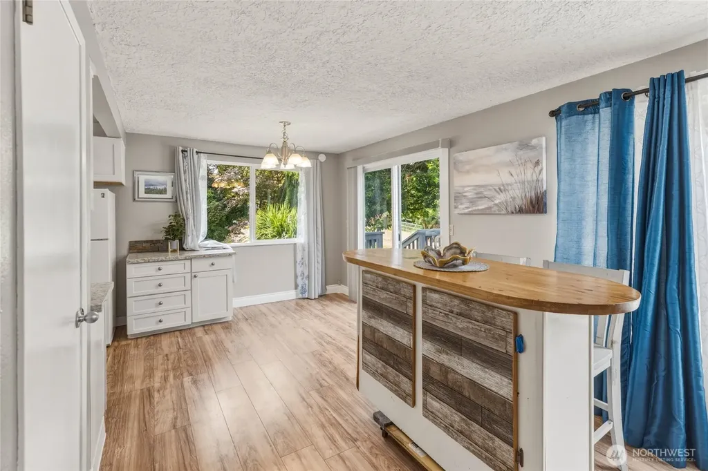 369 E Birnie Slough Road Cathlamet WA 98612