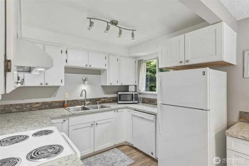 369 E Birnie Slough Road Cathlamet WA 98612