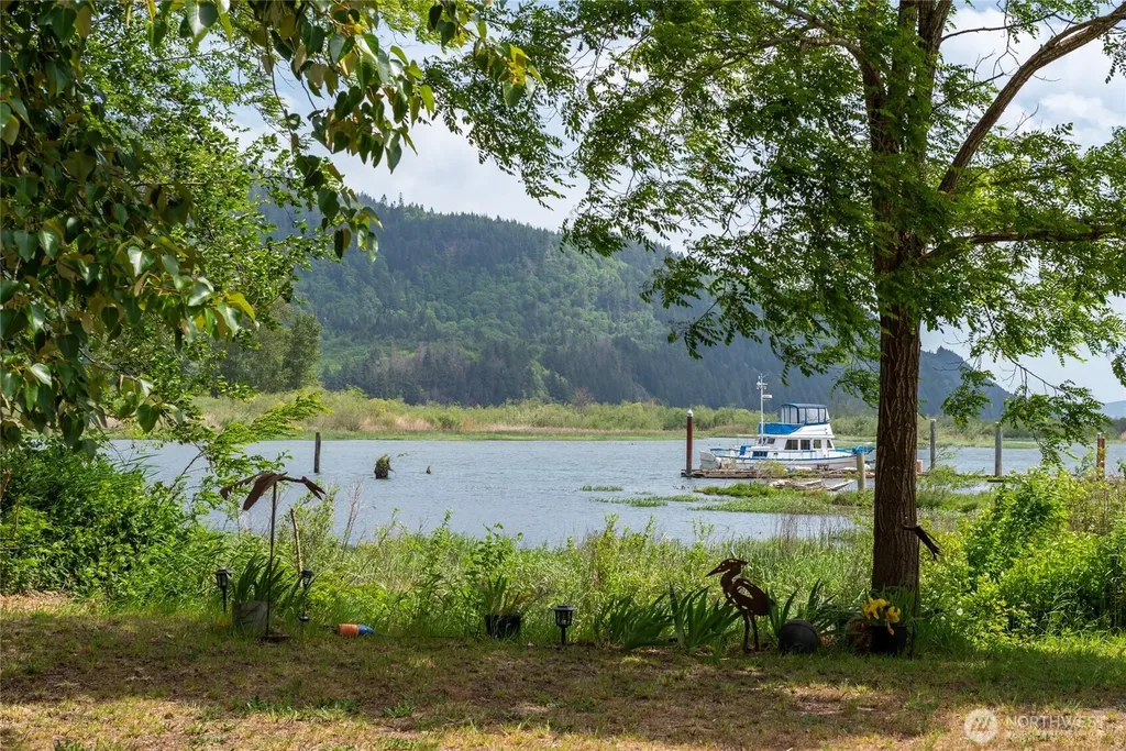 369 E Birnie Slough Road Cathlamet WA 98612