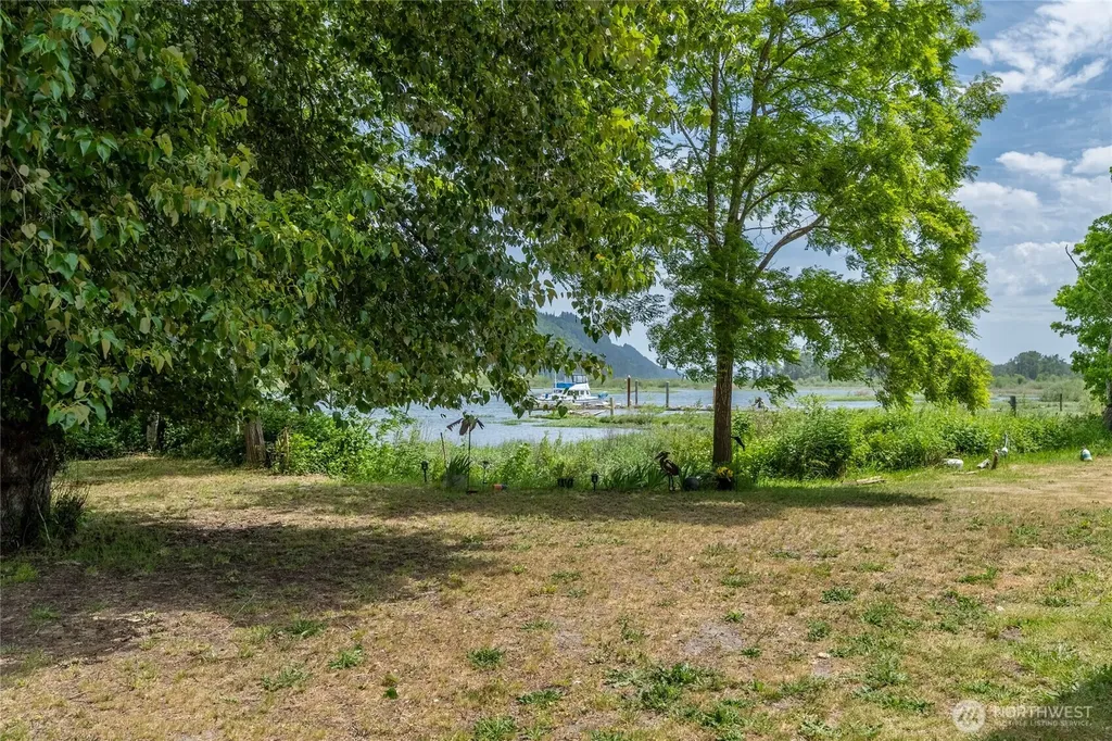 369 E Birnie Slough Road Cathlamet WA 98612