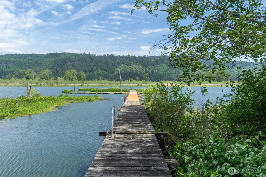 369 E Birnie Slough Road Cathlamet WA 98612