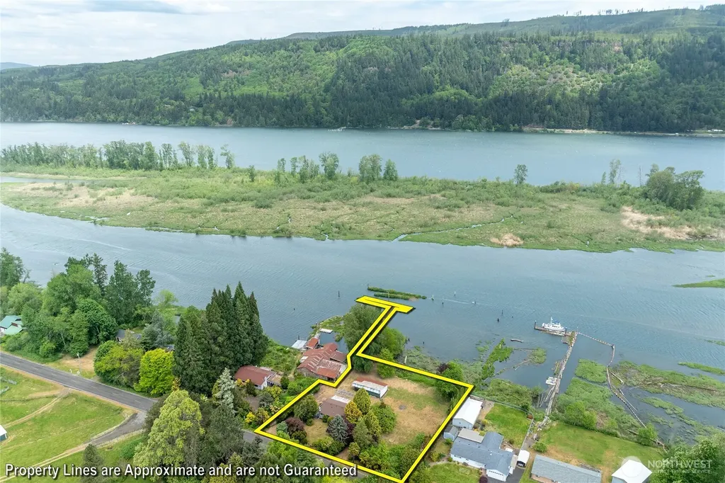 369 E Birnie Slough Road Cathlamet WA 98612