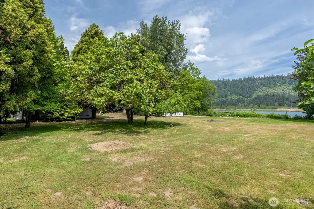369 E Birnie Slough Road Cathlamet WA 98612