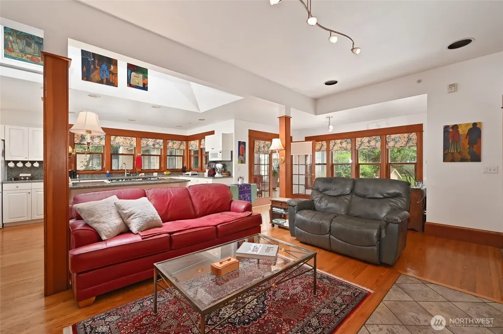 10425 E Riverside Drive Bothell WA 98011