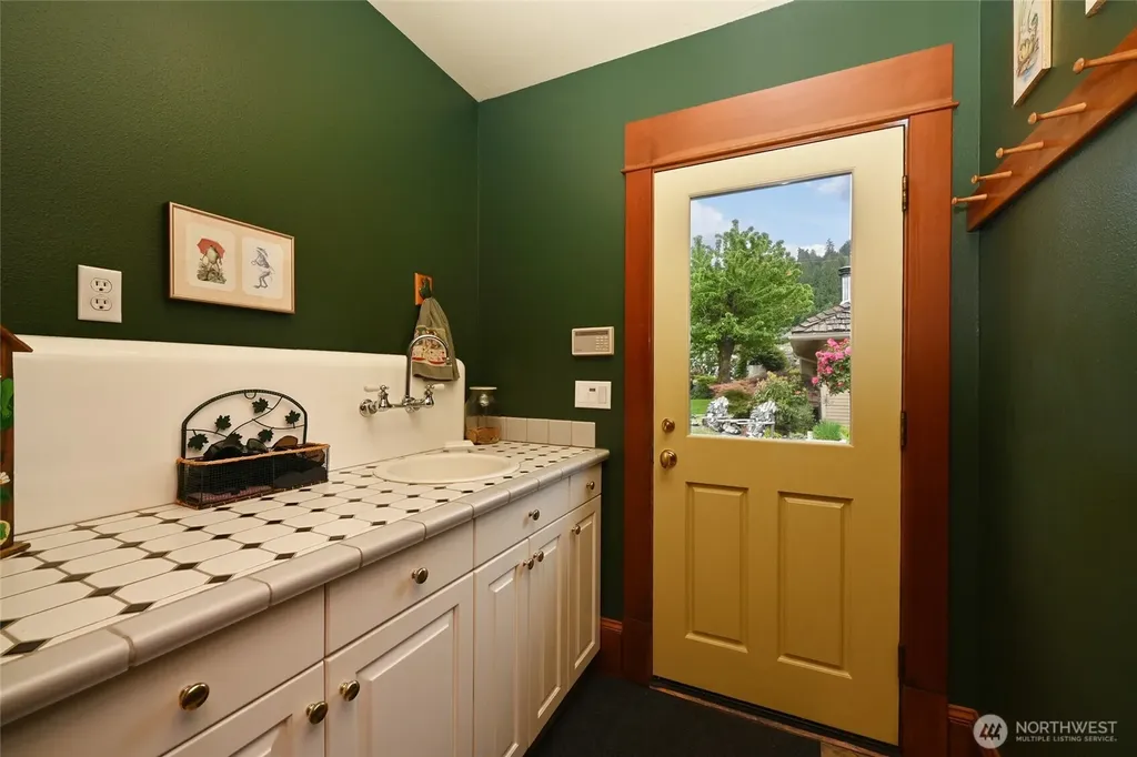 10425 E Riverside Drive Bothell WA 98011