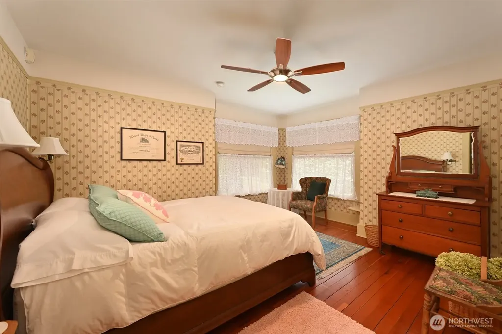 10425 E Riverside Drive Bothell WA 98011