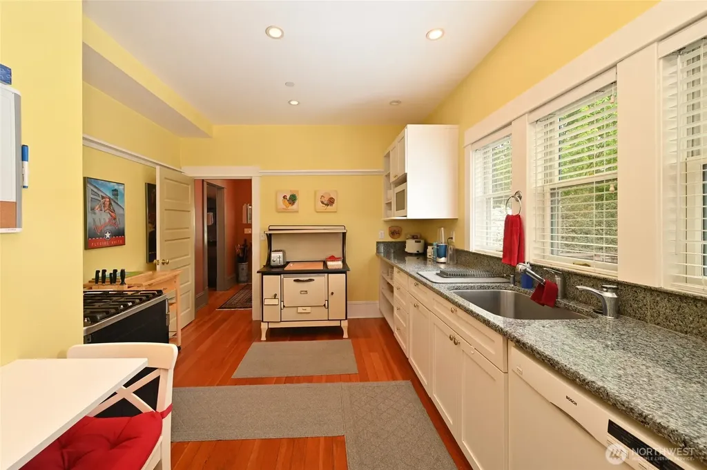 10425 E Riverside Drive Bothell WA 98011