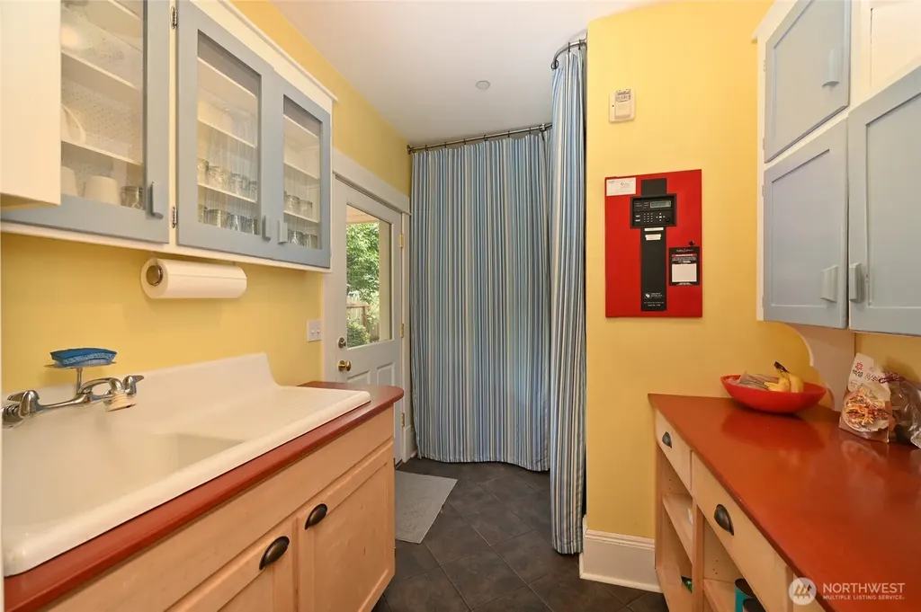 10425 E Riverside Drive Bothell WA 98011