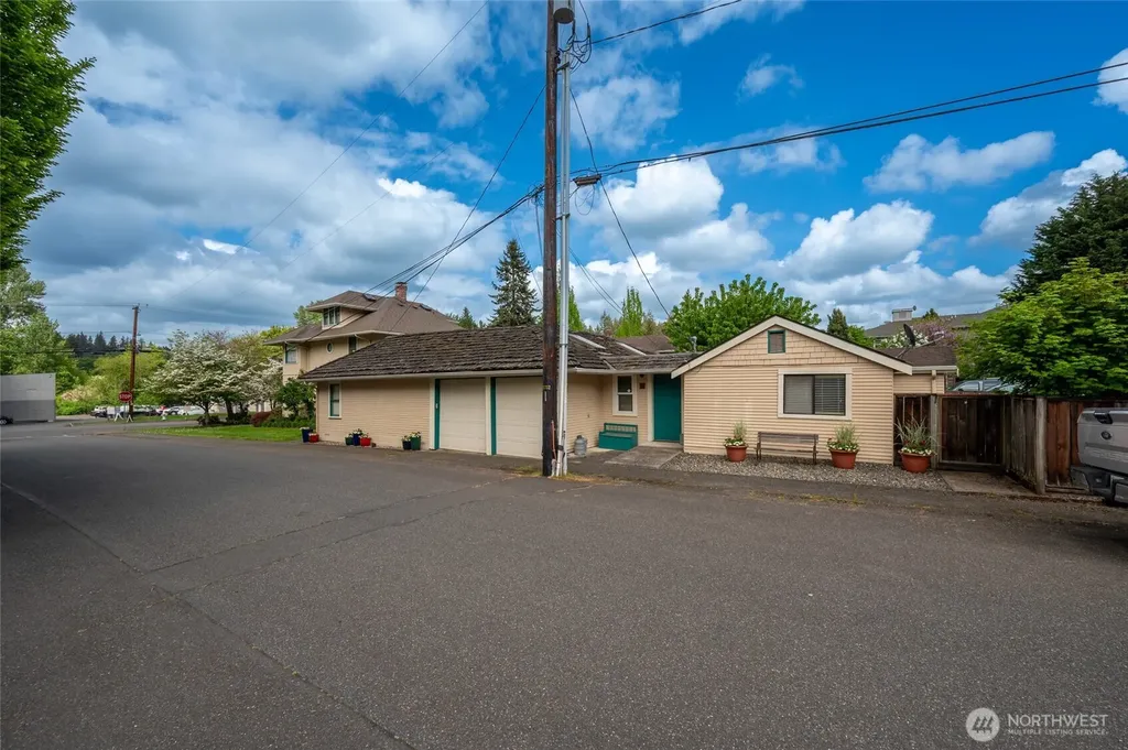 10425 E Riverside Drive Bothell WA 98011