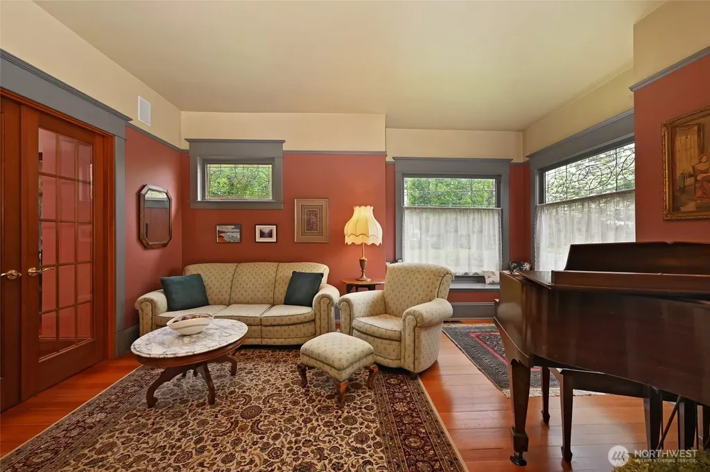 10425 E Riverside Drive Bothell WA 98011