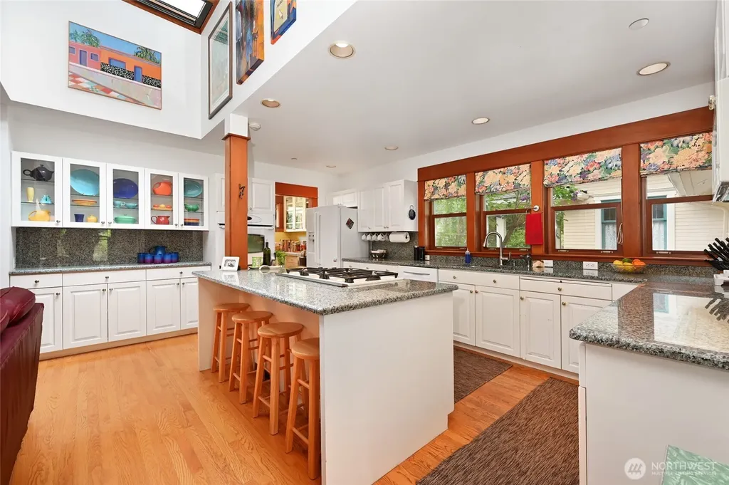 10425 E Riverside Drive Bothell WA 98011