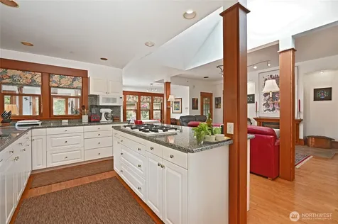 10425 E Riverside Drive Bothell WA 98011