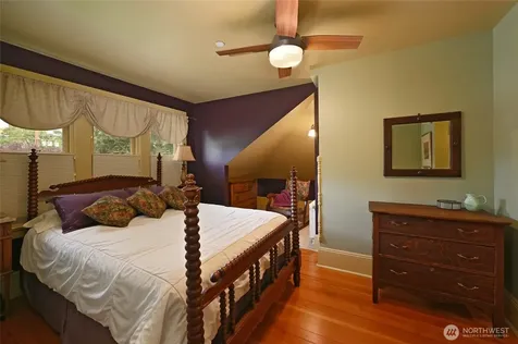 10425 E Riverside Drive Bothell WA 98011