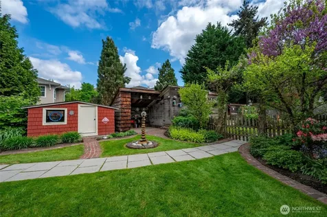 10425 E Riverside Drive Bothell WA 98011