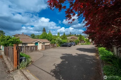 10425 E Riverside Drive Bothell WA 98011
