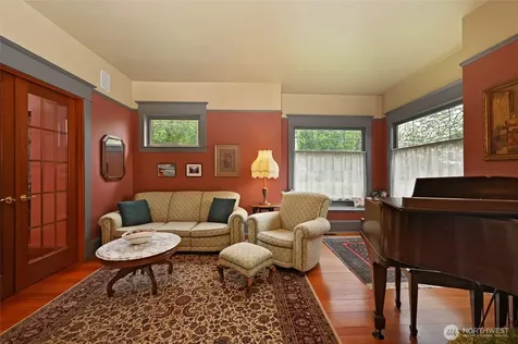 10425 E Riverside Drive Bothell WA 98011
