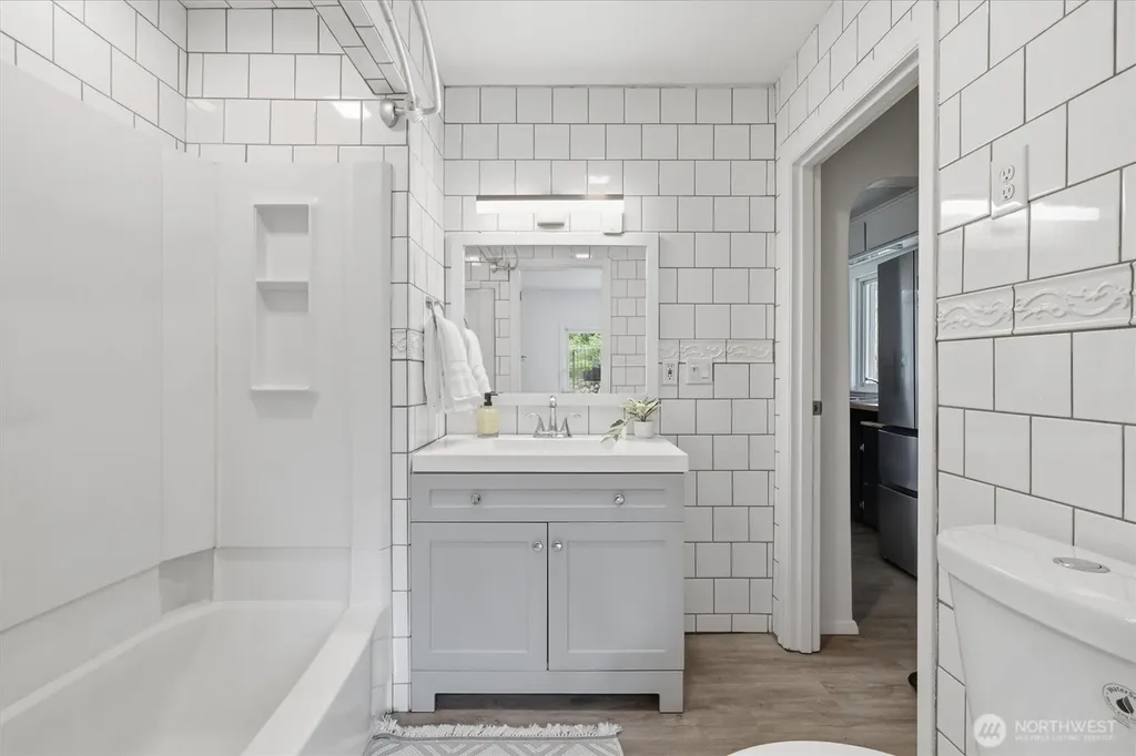 1027 S 124th Street Seattle WA 98168