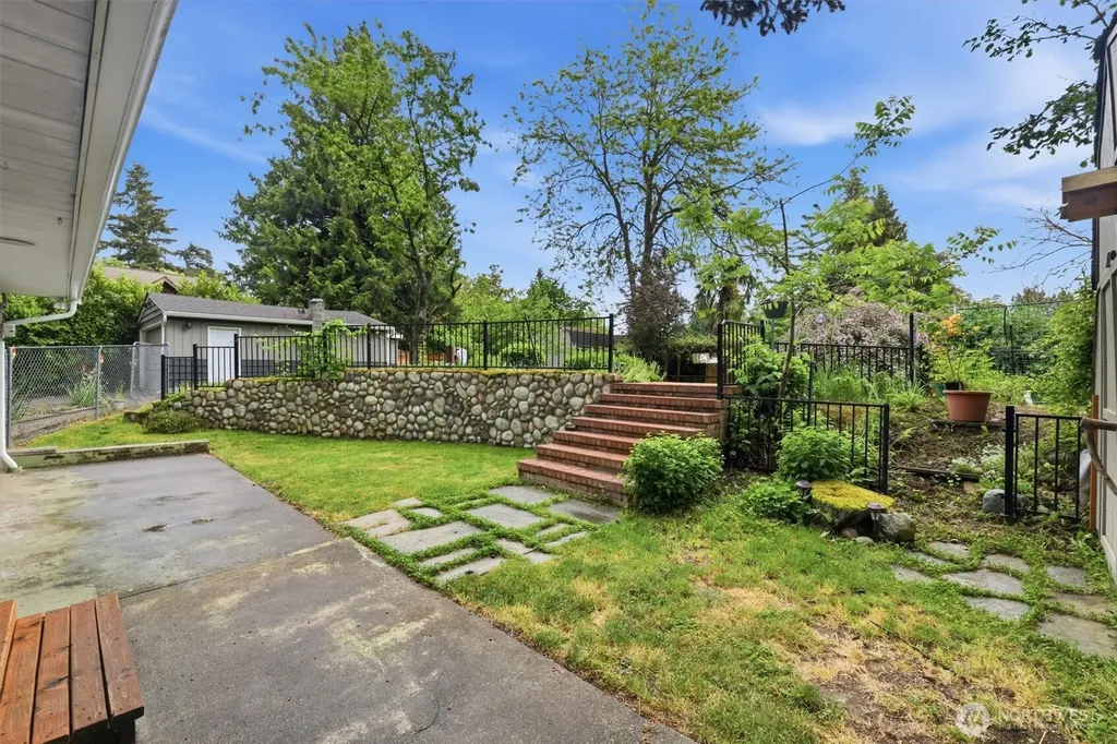 1027 S 124th Street Seattle WA 98168
