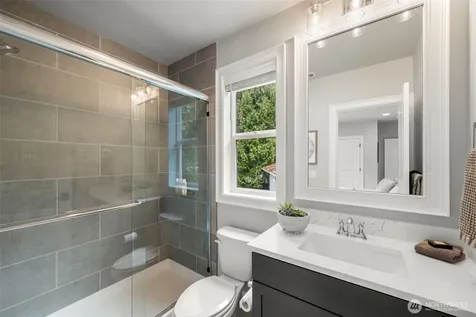 10425 NE 112th Street Kirkland WA 98033