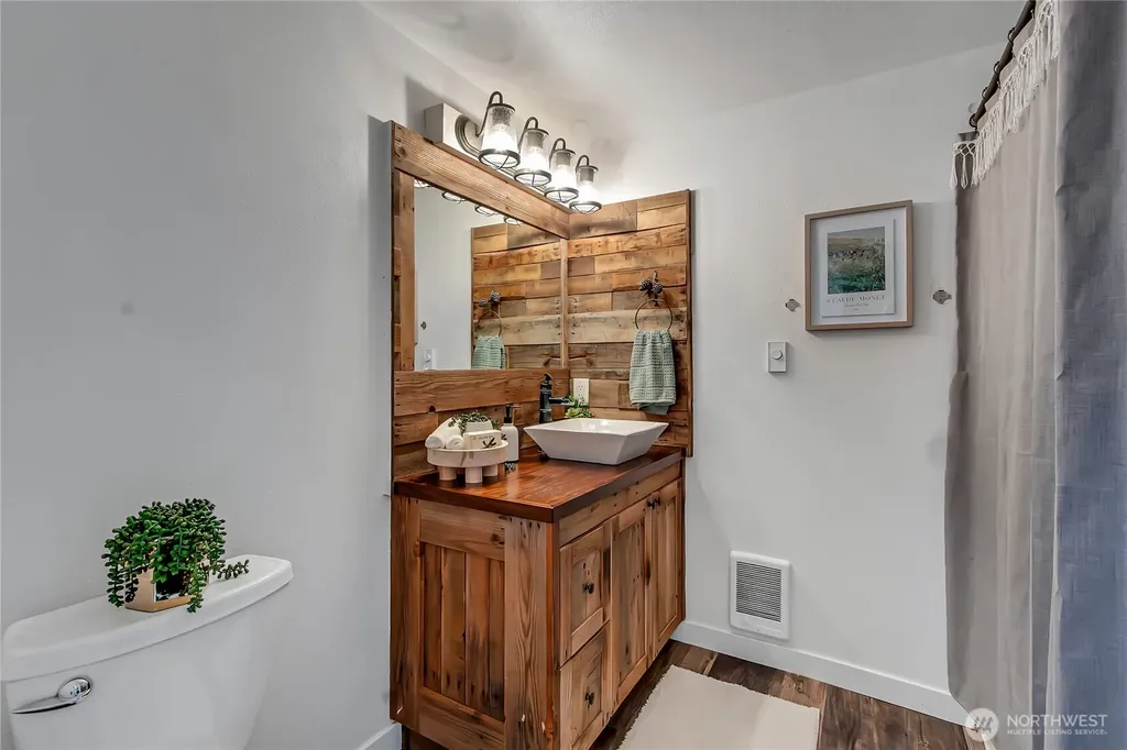 413 Long Street Wilkeson WA 98396