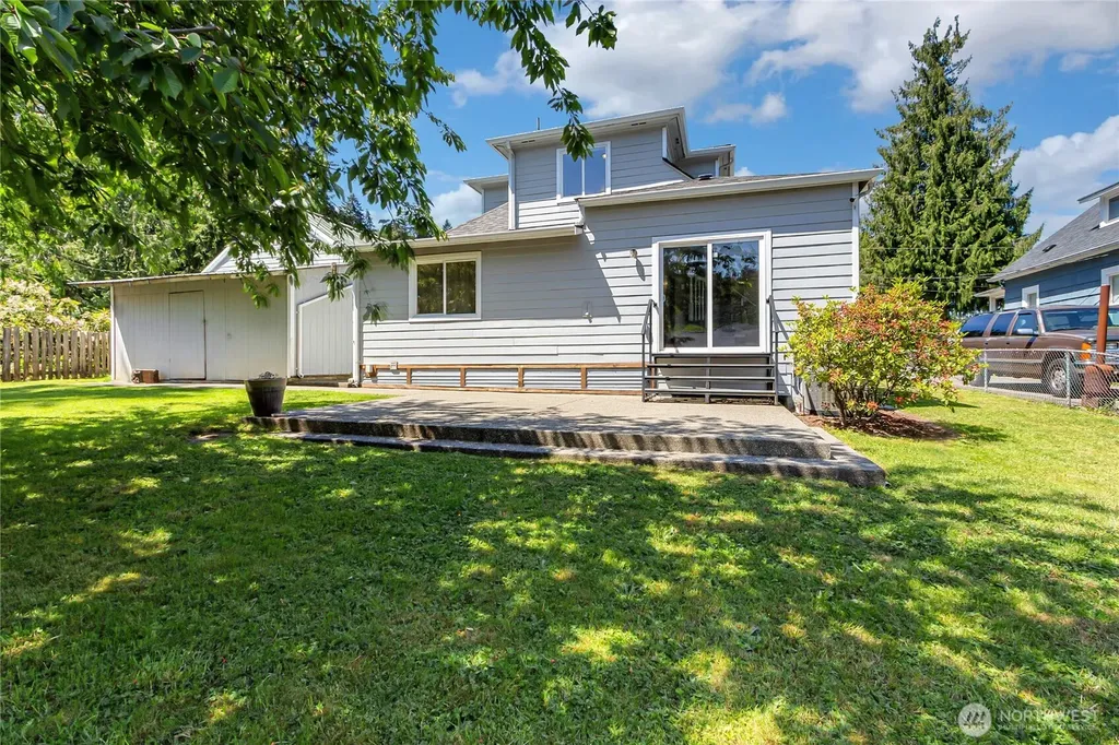 413 Long Street Wilkeson WA 98396