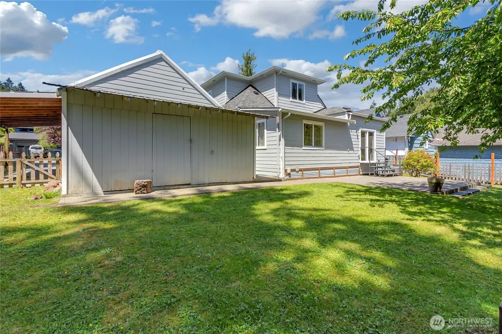 413 Long Street Wilkeson WA 98396