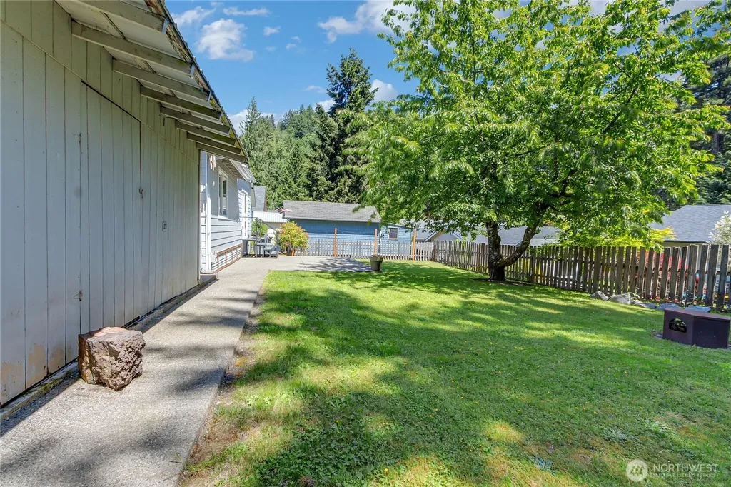 413 Long Street Wilkeson WA 98396