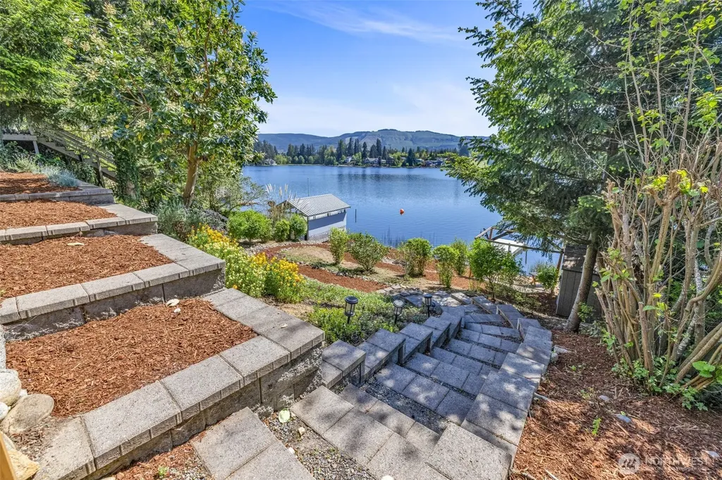 17127 Lakepoint Drive SE Yelm WA 98597