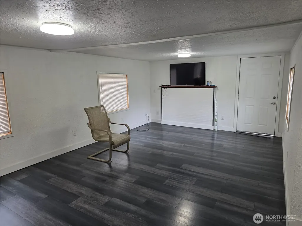 617 W H Street Shelton WA 98584