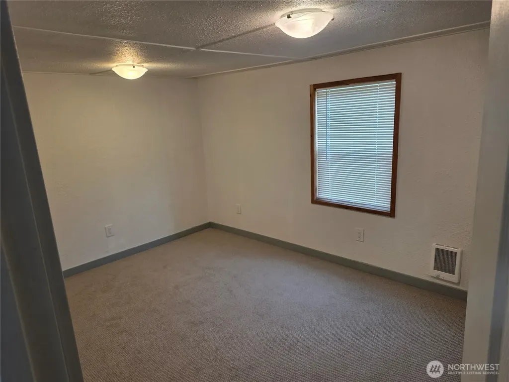 617 W H Street Shelton WA 98584