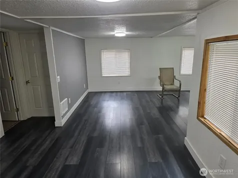 617 W H Street Shelton WA 98584