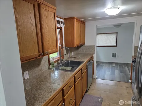 617 W H Street Shelton WA 98584