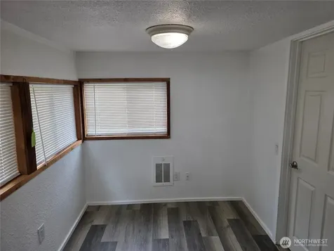 617 W H Street Shelton WA 98584