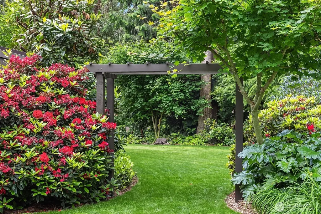 3908 142nd Place NE Bellevue WA 98007
