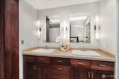21422 SE 37th Street Sammamish WA 98075
