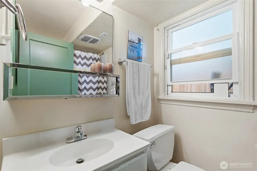 3444 34th Avenue W Seattle WA 98199