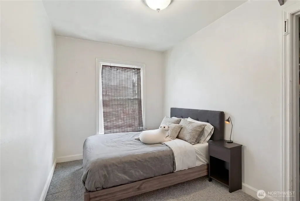 3444 34th Avenue W Seattle WA 98199