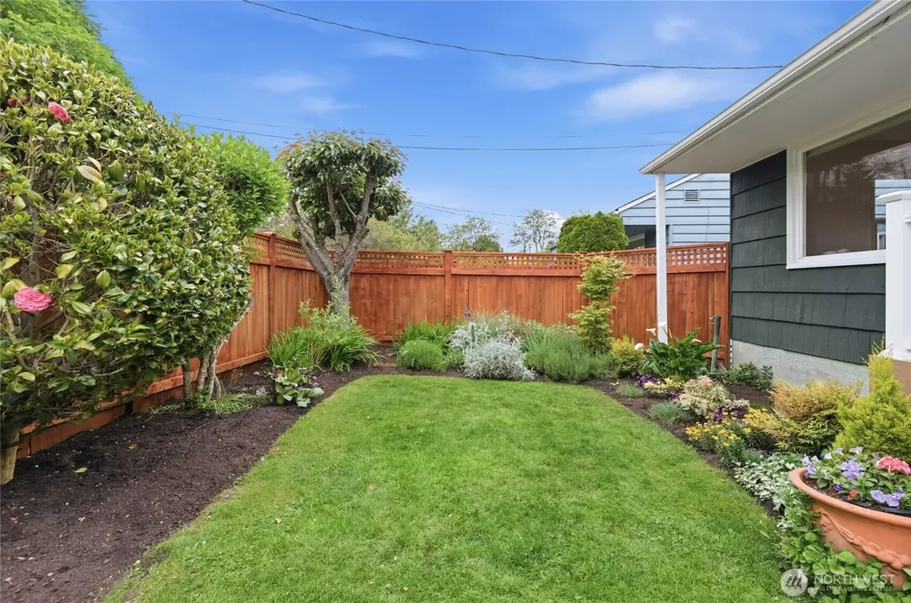 3444 34th Avenue W Seattle WA 98199