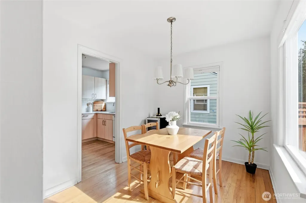 3444 34th Avenue W Seattle WA 98199