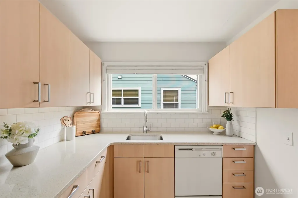 3444 34th Avenue W Seattle WA 98199