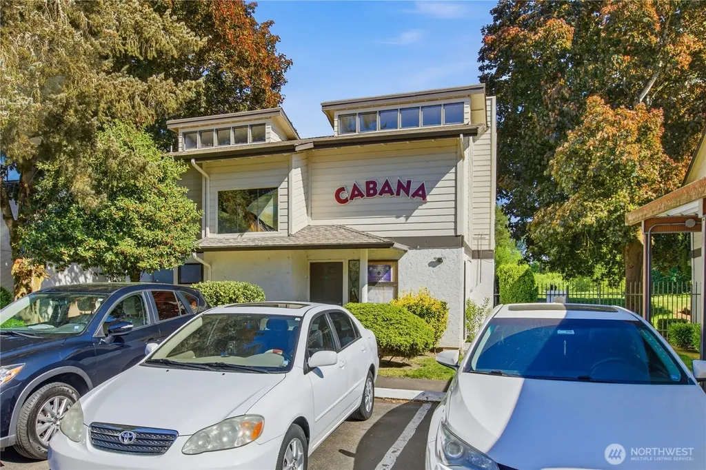1808 Maple Lane Kent WA 98030