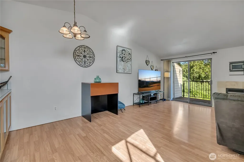 1808 Maple Lane Kent WA 98030