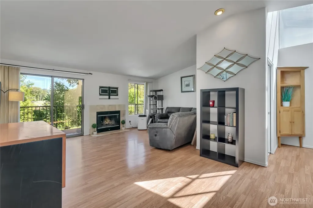 1808 Maple Lane Kent WA 98030