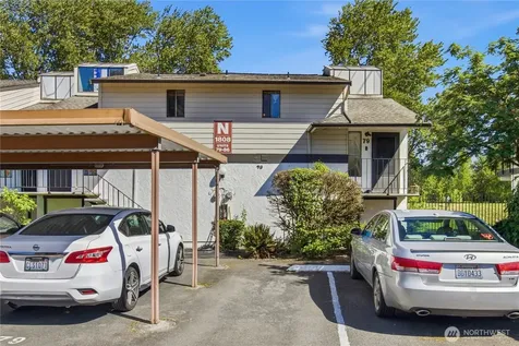 1808 Maple Lane Kent WA 98030